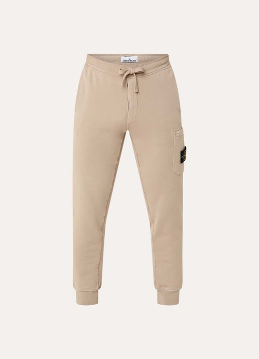 Stone Island S0051 tapered fit joggingsbroek met opgestikte zakken - voorkant vanillegeel