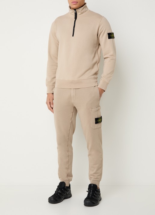 Stone Island S0051 tapered fit joggingsbroek met opgestikte zakken - voorkant 2 vanillegeel