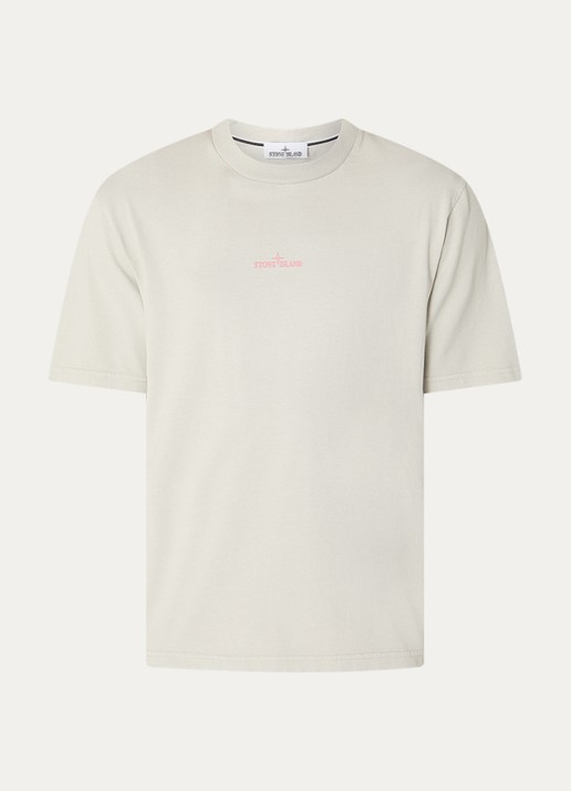 Stone Island S0374 T-shirt met logo- en backprint - voorkant 3 khaki