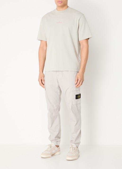 Stone Island S0374 T-shirt met logo- en backprint - voorkant 4 khaki