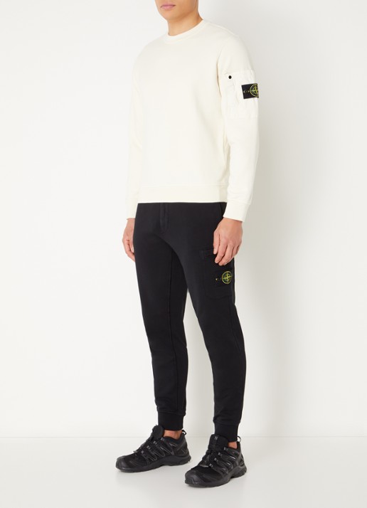 Stone Island S0410 sweater met opgestikte zak en logoborduring - voorkant 3 creme