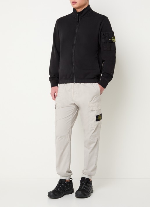 Stone Island S0410 sweater met opgestikte zak en logoborduring - voorkant 4 zwart