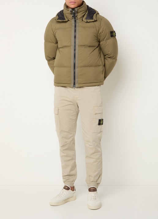 Stone Island S0483 puffer jacket met donsvulling en afneembare capuchon - voorkant 3 legergroen