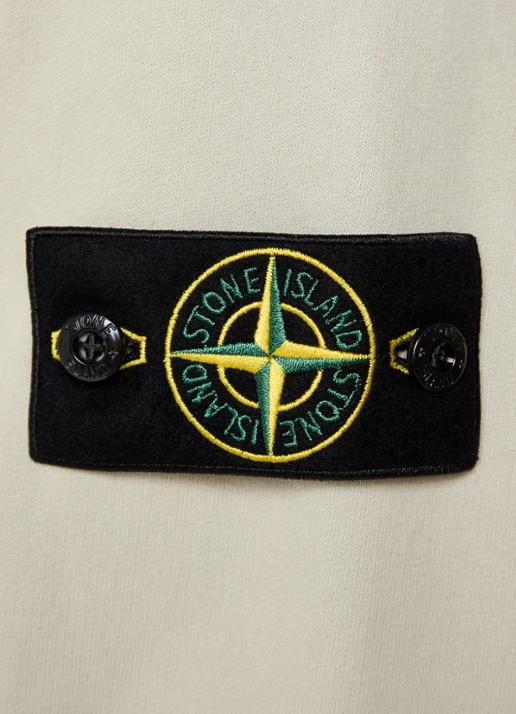Stone Island S0A20 sweater met logo en borstzak - detail 2 zand