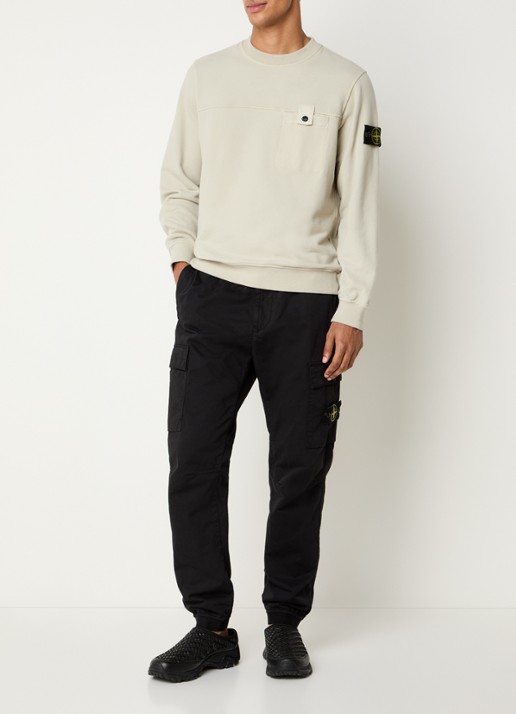 Stone Island S0A20 sweater met logo en borstzak - voorkant 5 zand