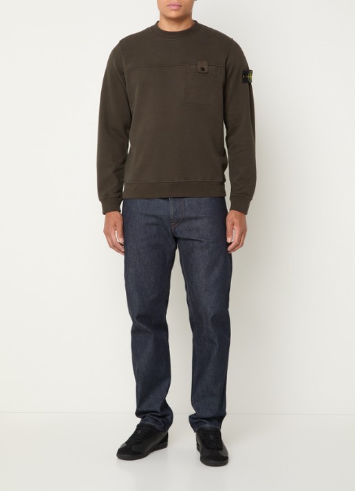 Stone Island S0A20 sweater met logo en borstzak - voorkant 4 bruin