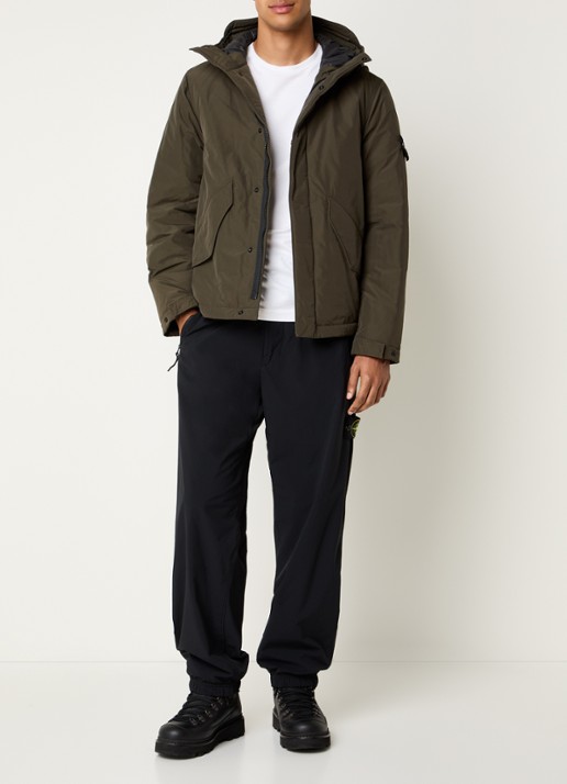 Stone Island S0A26 gewatteerde parka met capuchon en steekzakken - voorkant 2 bronsgroen