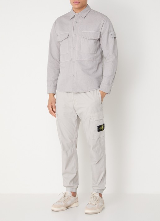 Stone Island S0F36 overshirt met borstzakken en logo - voorkant 2 grijs