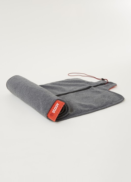 Stoov Big Hug XL Original oplaadbare warmtedeken 45 x 135 cm - detail 2 donkergrijs
