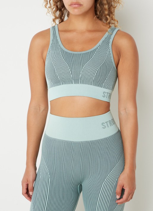 STRONGER Arc Seamless sport bh met medium support - detail lichtblauw