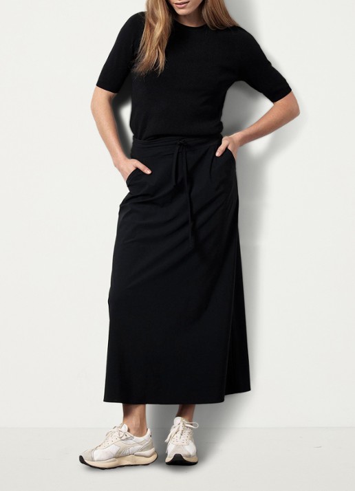 Studio Anneloes Chloe midi rok van travelstof - voorkant 2 zwart