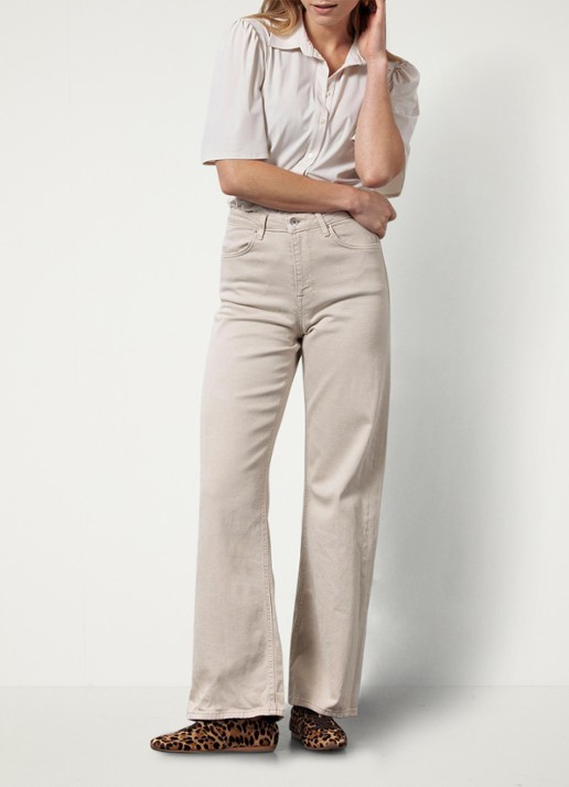 Studio Anneloes Poppy blouse van travelstof met vlindermouw - voorkant 2 gebroken wit
