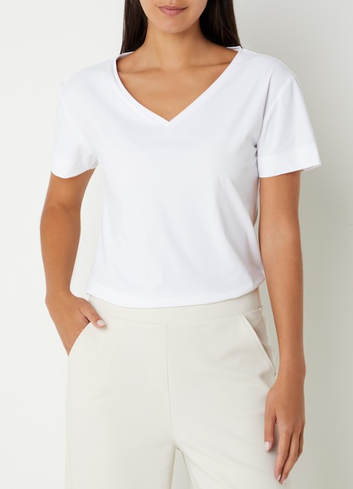 Studio Anneloes Roller T-shirt van travelstof met V-hals - detail 4 wit