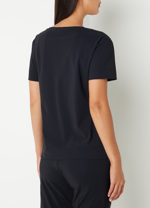 Studio Anneloes Roller T-shirt van travelstof met V-hals - achterkant 4 zwart