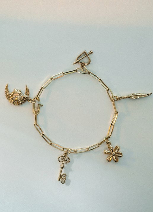 Studio Kroewe Moongirl hanger van 14 karaat geelgoud - detail 4 geelgoud