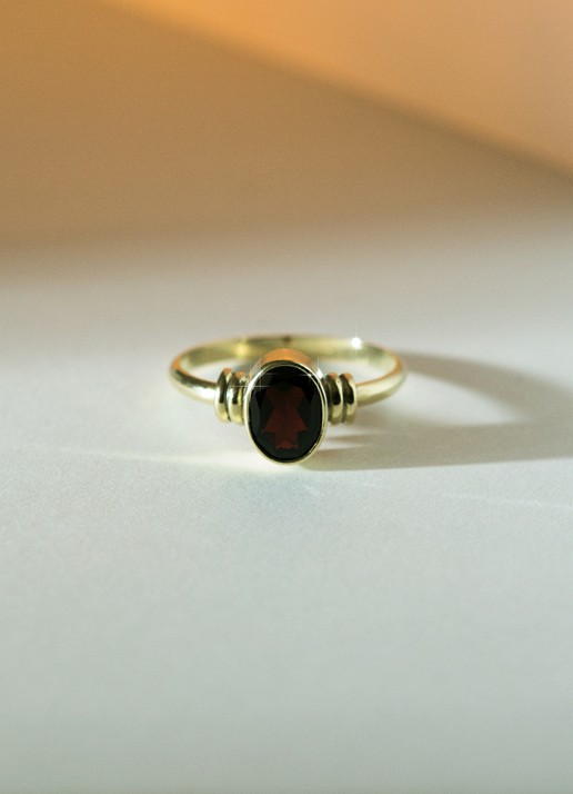 Studio Kroewe Winnie Granaat ring van 14 karaat geelgoud - detail 5 geelgoud