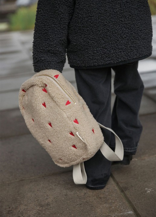 Studio Noos Hearts rugzak van teddy met borduring - voorkant 2 beige