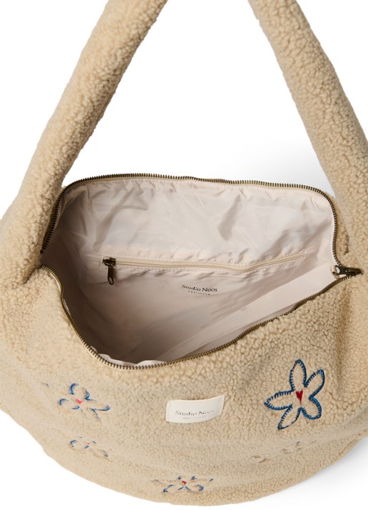 Studio Noos Luiertas van teddy met bloemborduring - detail 3 beige