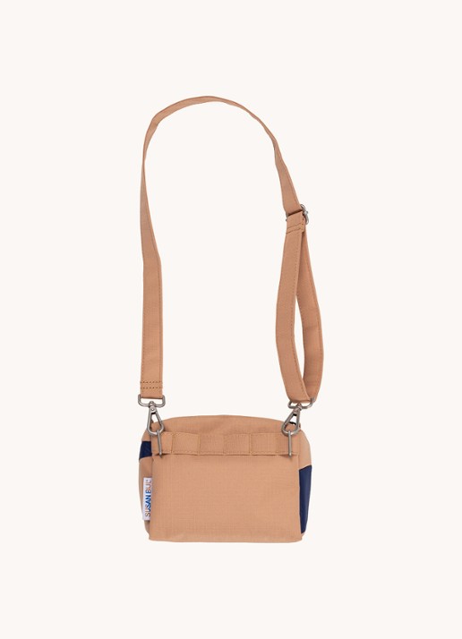 SUSAN BIJL Bum Bag Medium crossbodytas met waterafstotende coating - achterkant 4 camel