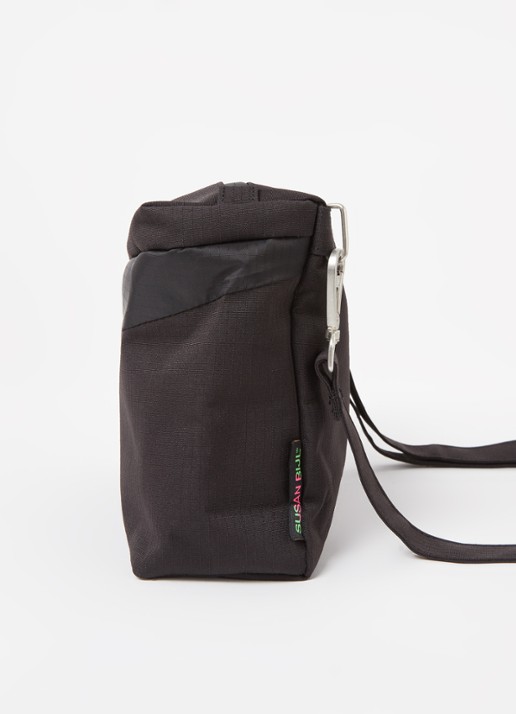 SUSAN BIJL The New Bum Bag Medium crossbodytas met waterafstotende coating - detail 4 zwart