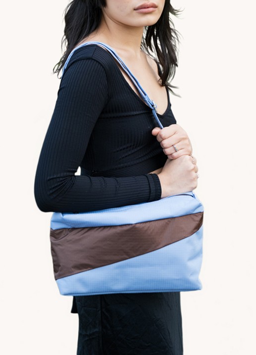 SUSAN BIJL The New Bum Bag Medium crossbodytas met waterafstotende coating - voorkant 3 lichtblauw