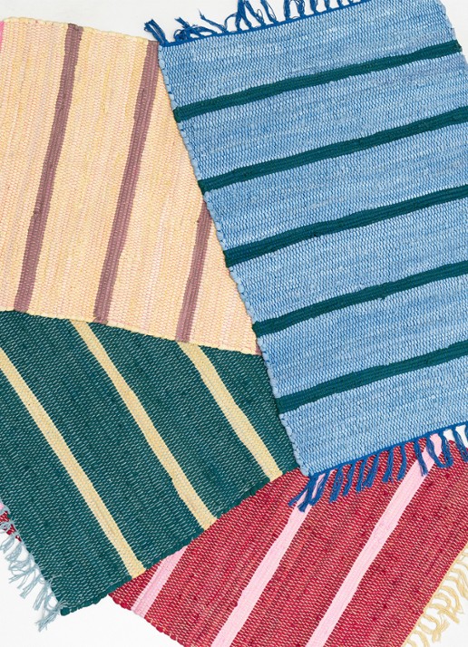 Tarta Gelatina Upcycled vloerkleed met print - detail 2 rood