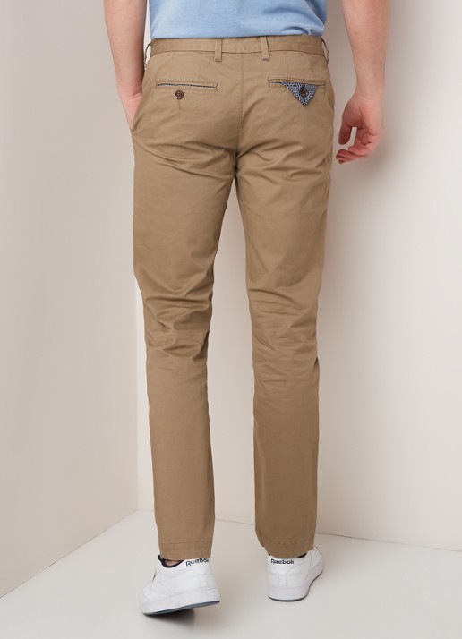 Ted Baker Seenchi classic fit chino met stretch - achterkant beige