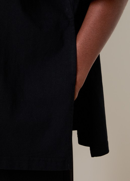 The Frankie Shop Anira T-shirt met schoudervulling - detail 3 zwart