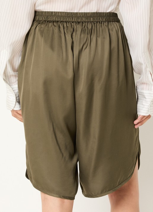 The Frankie Shop Nelis high waist straight fit korte broek van satijn - achterkant 3 olijfgroen