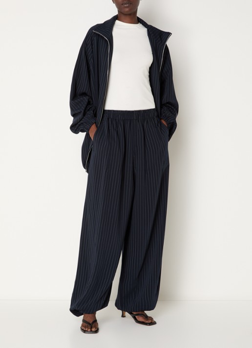 The Frankie Shop Oakdale mid waist balloon fit broek met steekzakken - voorkant 3 donkerblauw