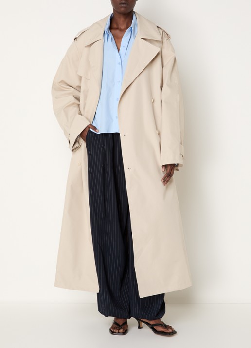 The Frankie Shop Riva double-breasted trenchcoat met ceintuur en steekzakken - voorkant 2 beige