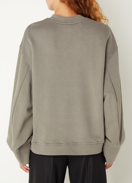The Frankie Shop Talia sweater met ronde hals - achterkant 2 olijfgroen
