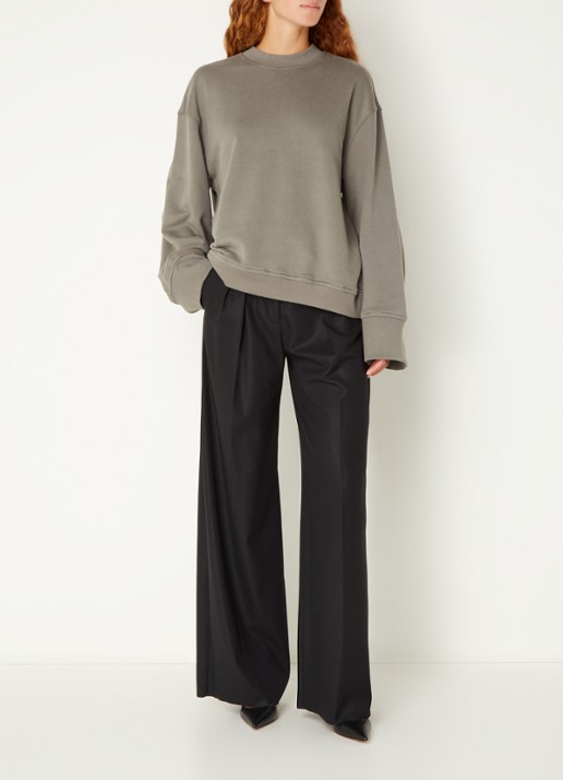 The Frankie Shop Talia sweater met ronde hals - voorkant 4 olijfgroen