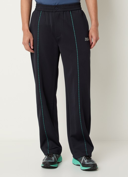 The New Originals Emblem straight fit trackpants met steekzakken en logo