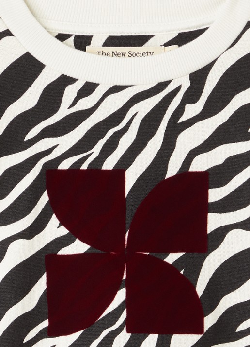 The New Society Sweater met zebraprint - detail 3 zwart