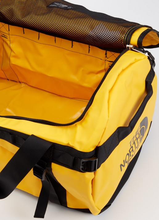 The North Face Base Camp Large opvouwbare weekendtas met afneembare schouderriem - detail geel