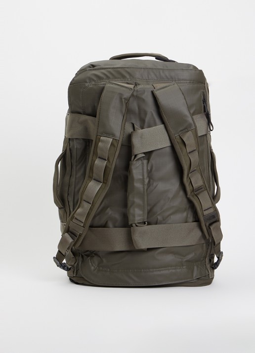 The North Face Base Camp Voyager 42L weekendtas met 15 inch laptopvak - achterkant 3 legergroen