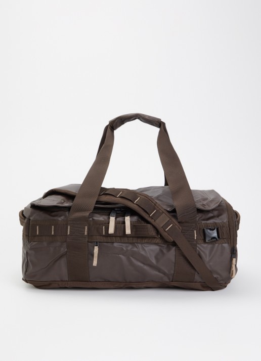 The North Face Base Camp Voyager 42L weekendtas met 15 inch laptopvak - voorkant 2 donkerbruin