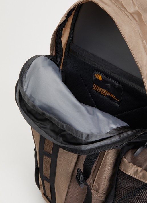 The North Face Hot Shot rugzak met 15 inch laptopvak  - detail 2 bruin
