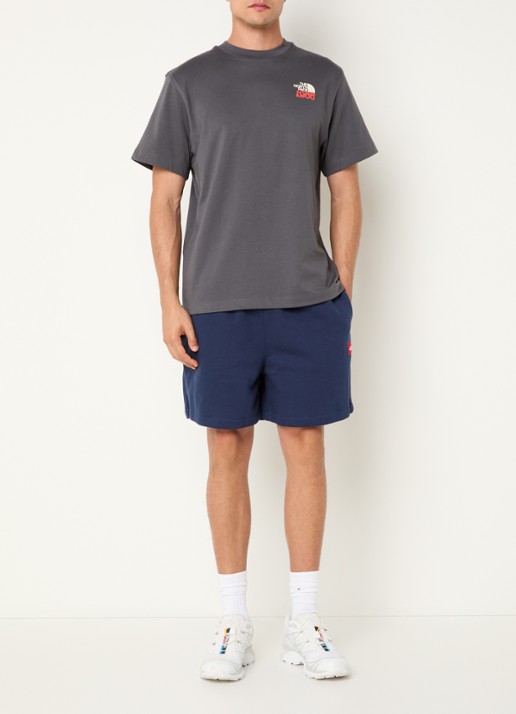 The North Face Red box straight fit korte joggingbroek met steekzakken - voorkant 4 donkerblauw