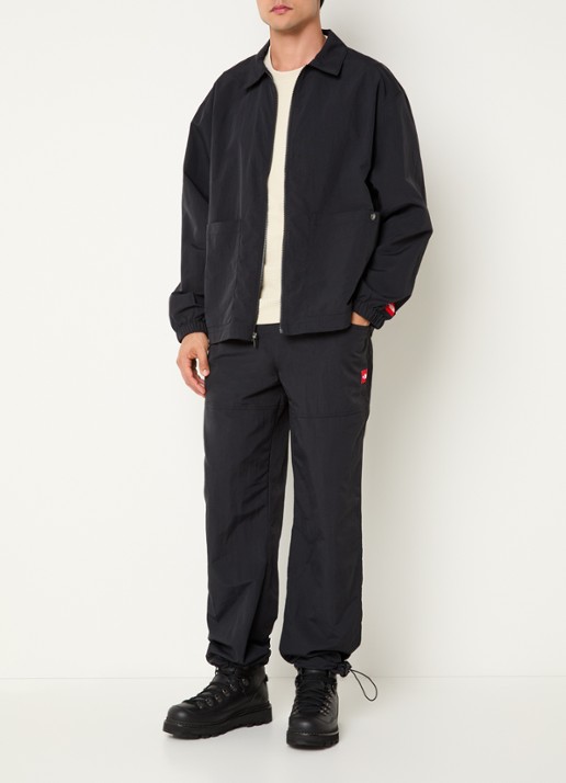 The North Face Red Box tapered fit broek met steekzakken - voorkant 2 zwart