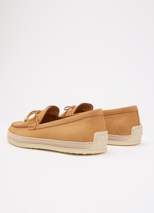 Tod's Gomma mocassin van nubuck met details van raffia - achterkant cognac