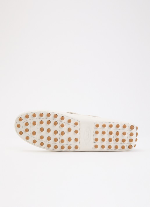 Tod's Gommino mocassin van kalfsleer - detail 5 gebroken wit