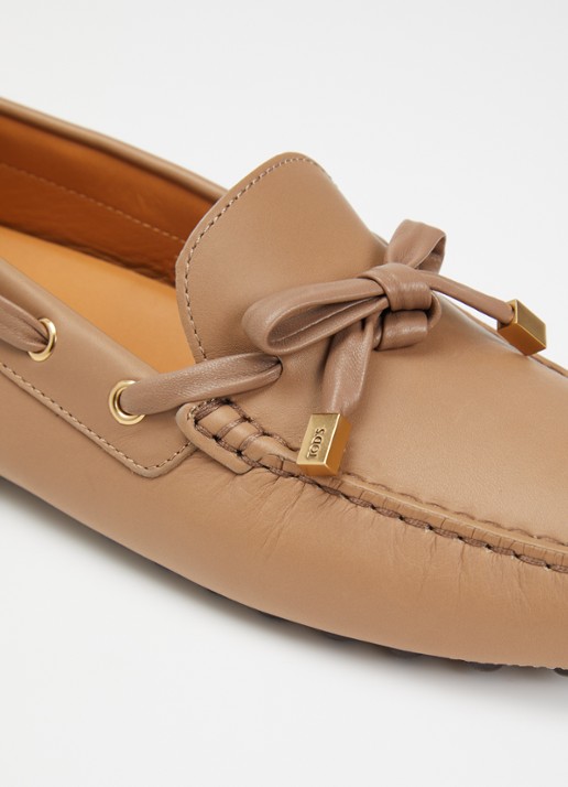 Tod's Gommino mocassin van leer - detail 6 lichtbruin