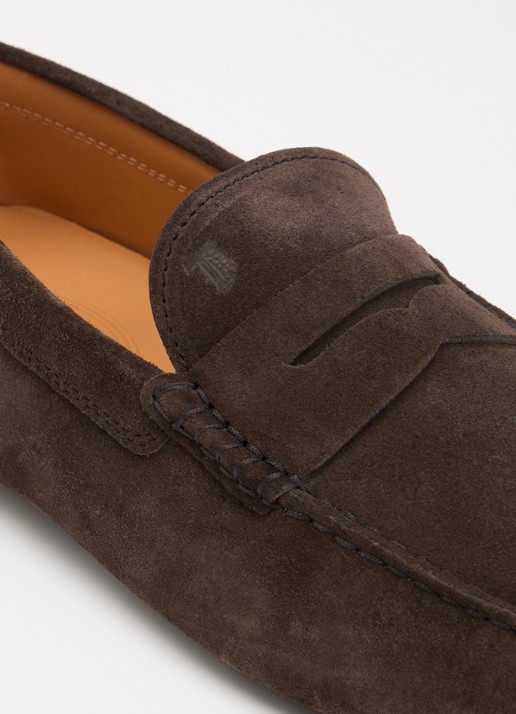 Tod's Gommino mocassin van suède - detail 4 donkerbruin