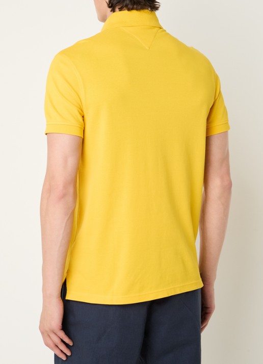 Tommy Hilfiger Core regular fit polo van piqué katoen met logoborduring - achterkant 4 primary yellow / geel