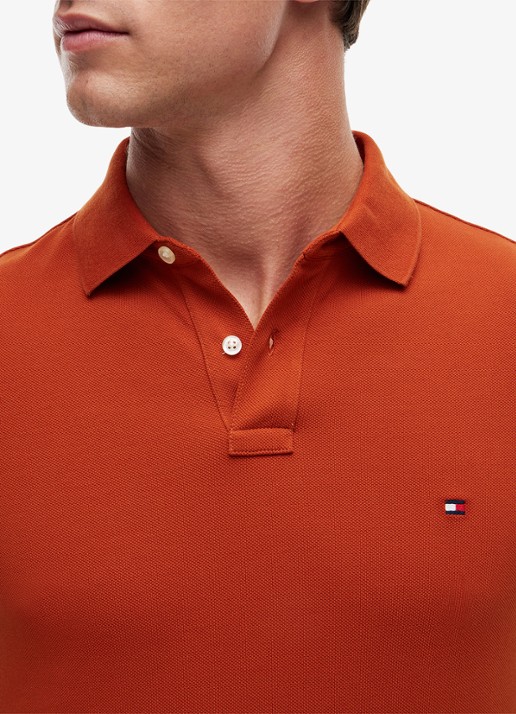 Tommy Hilfiger Core regular fit polo van piqué katoen met logoborduring - detail 3 rusty ochre-s0f / oranje