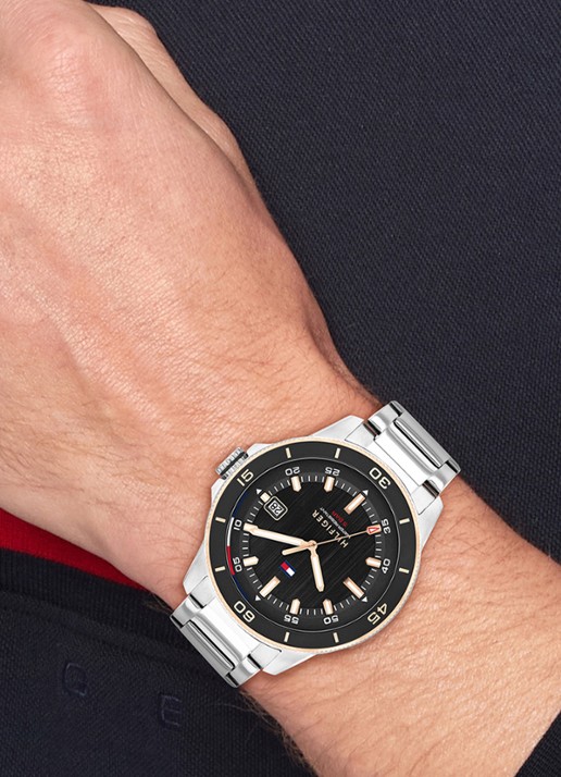 Tommy Hilfiger Horloge TH1792228  - voorkant 2 zilver