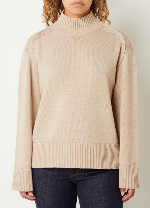Tommy Hilfiger Oversized fijngebreide coltrui in wolblend - detail donkerbeige