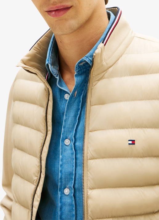 Tommy Hilfiger Pet met logo - detail khaki